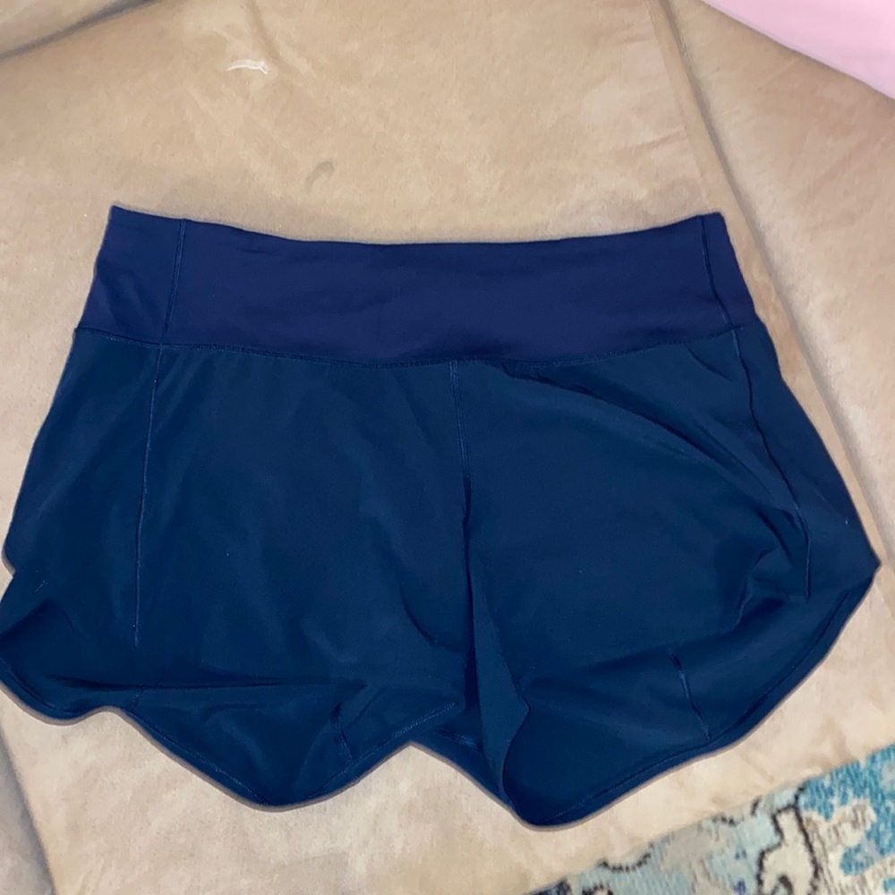 Navy lululemon speed up shorts 💙